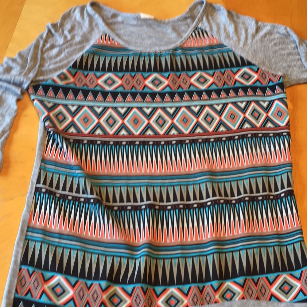 3/4 sleeve top with beautiful Aztec design medium